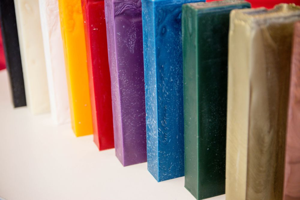 Seal the Deal: How Sealing Wax Elevates Your Beverage Packaging
